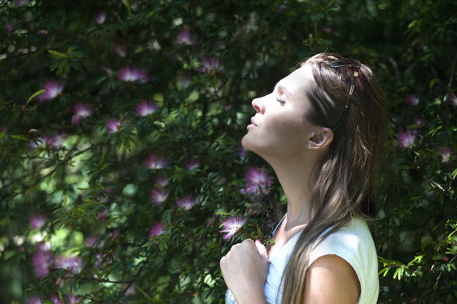 achieving mindfulness through yoga